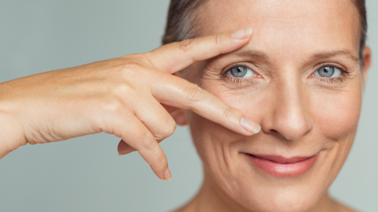 Skóra wokół oczu – dlaczego starzeje się szybciej i jak o nią zadbać skutecznie?